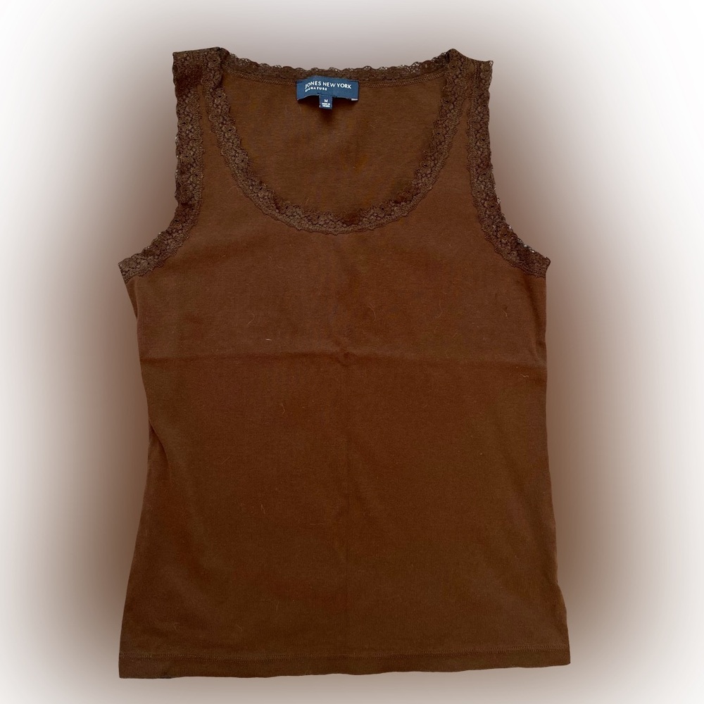 JONES NEW YORK BROWN LACE-EDGE TANK TOP // SIZE MEDIUM🤎